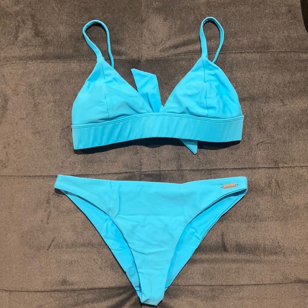 Super cute black bough bikini set!